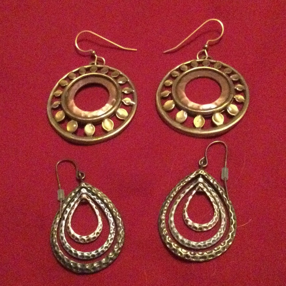 2 pair of earrings